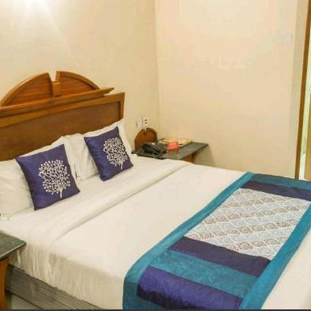Strand Hotel, Colaba Mumbai Exterior photo