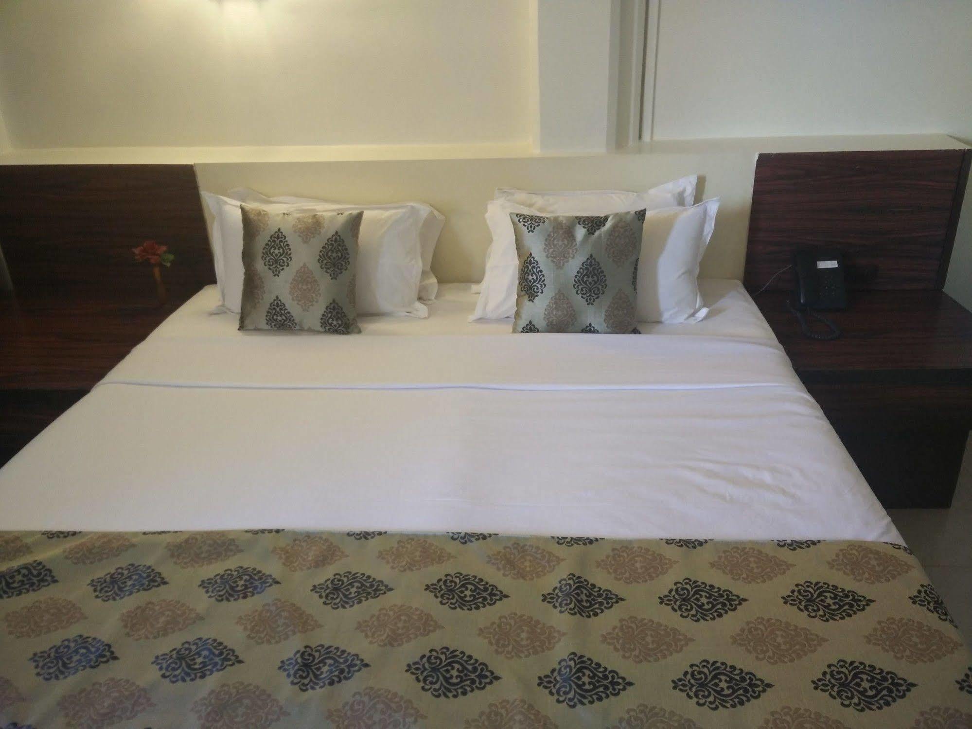 Strand Hotel, Colaba Mumbai Exterior photo