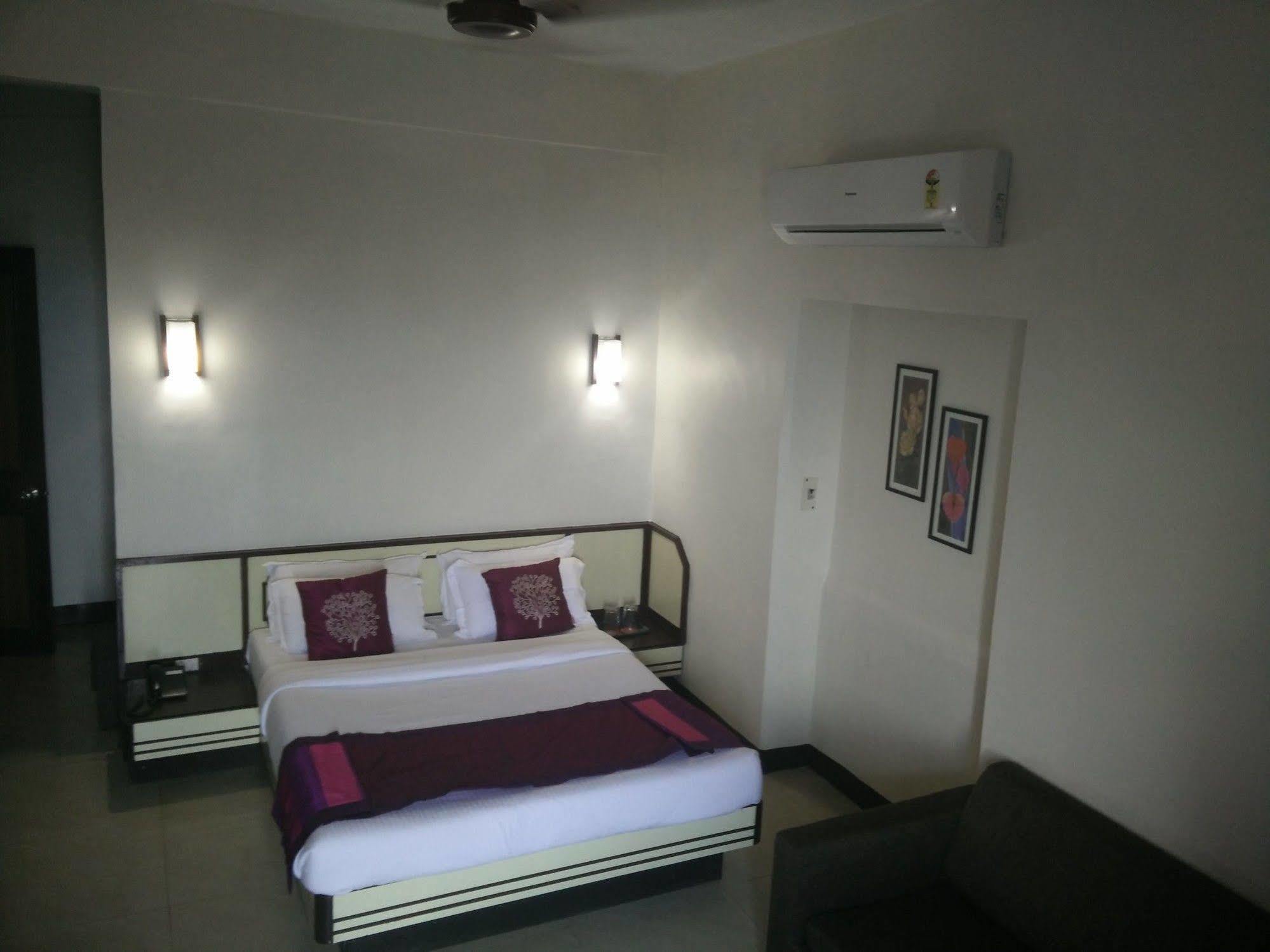 Strand Hotel, Colaba Mumbai Exterior photo