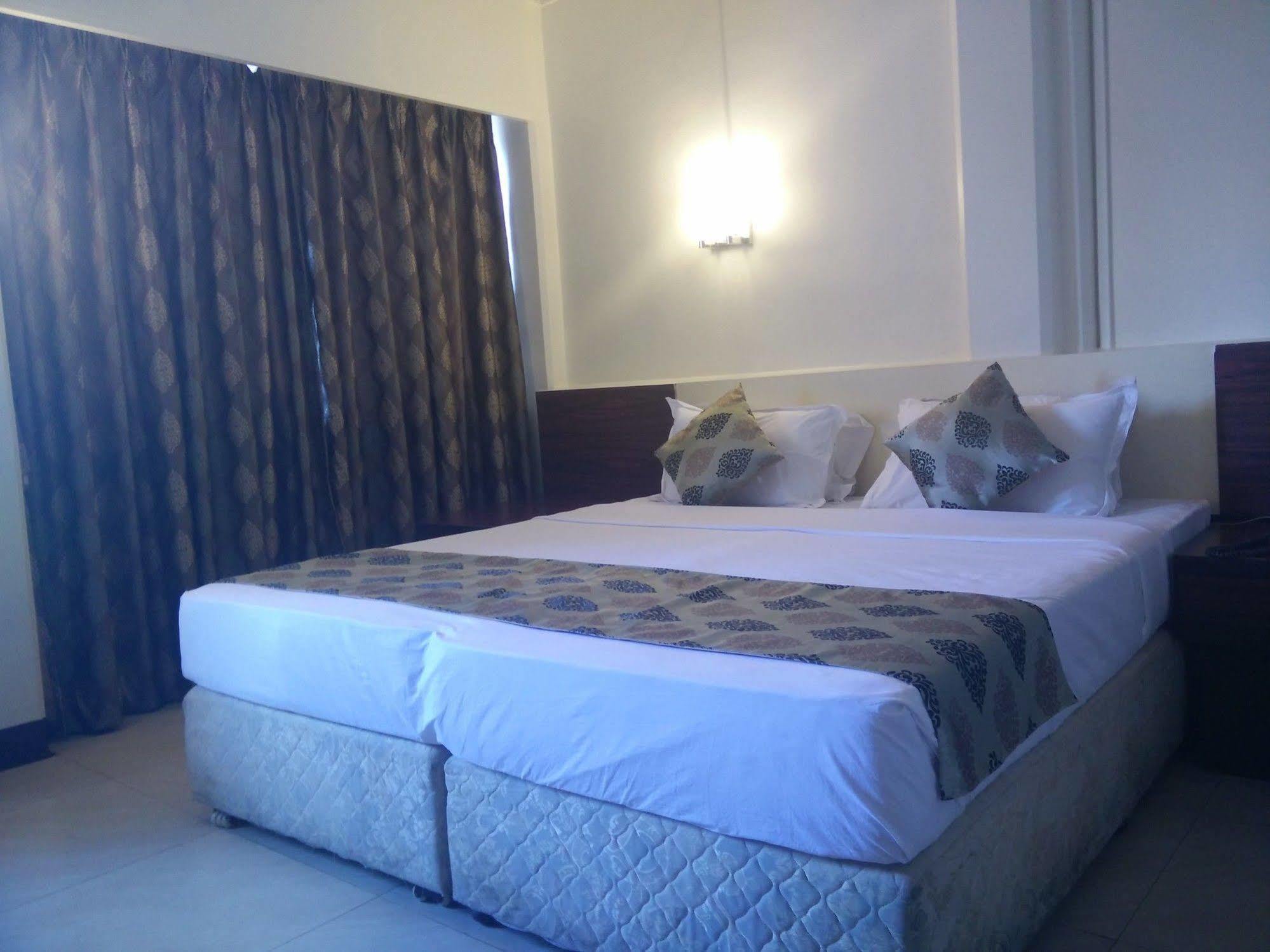 Strand Hotel, Colaba Mumbai Exterior photo